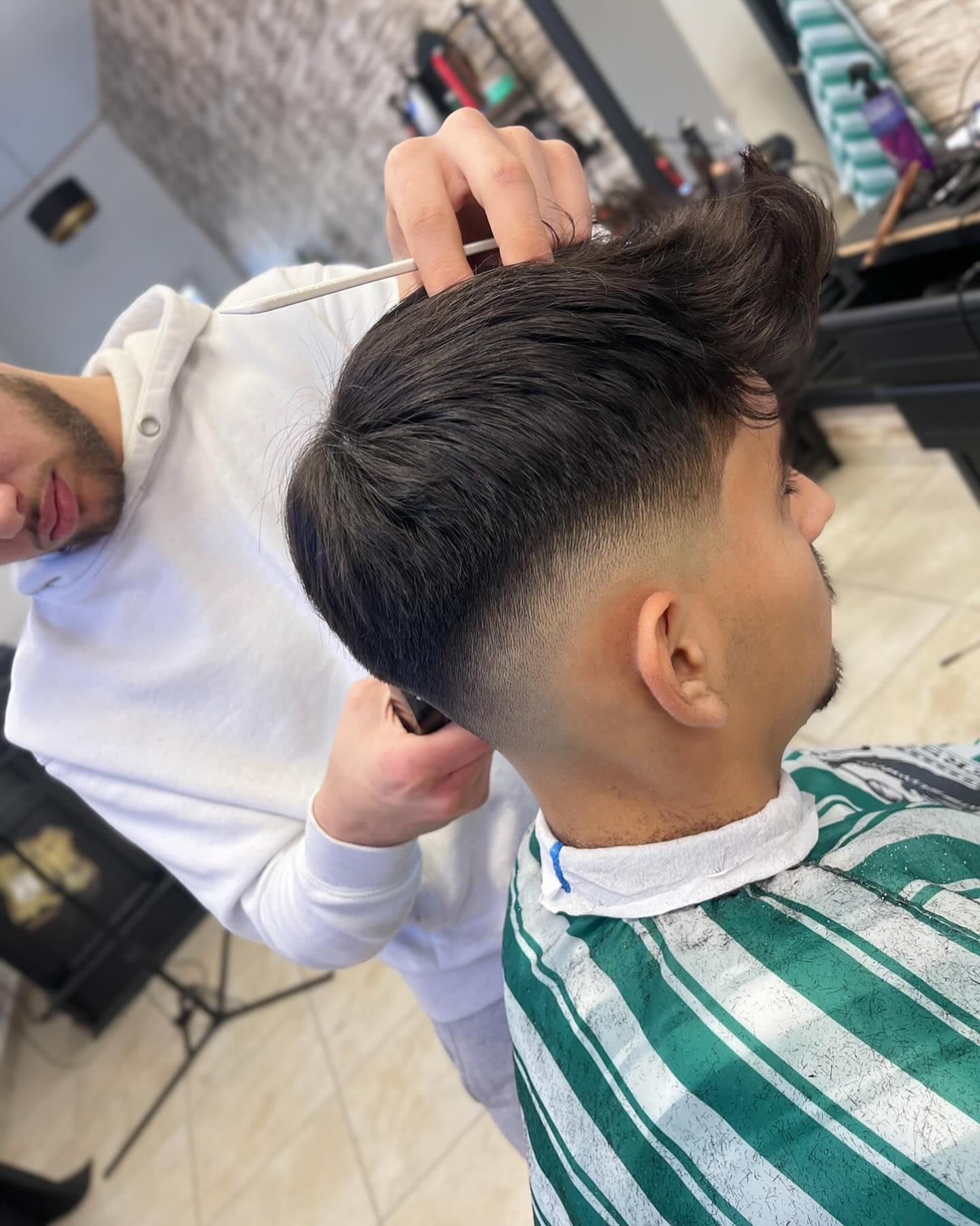 PHOTO SALON 210Barber